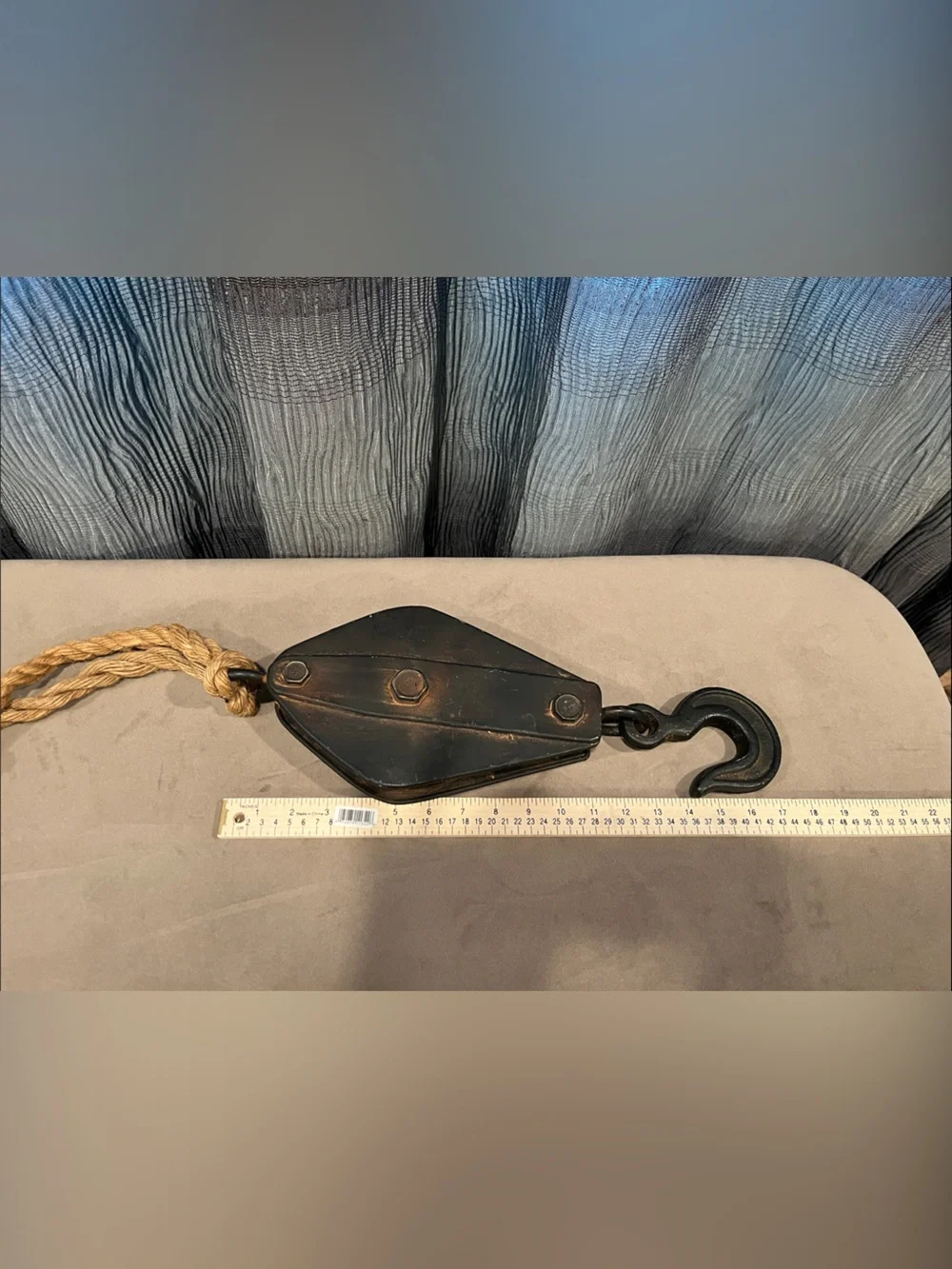Source Unknown Black Metal Pulley Wall Hook with Natural Rope